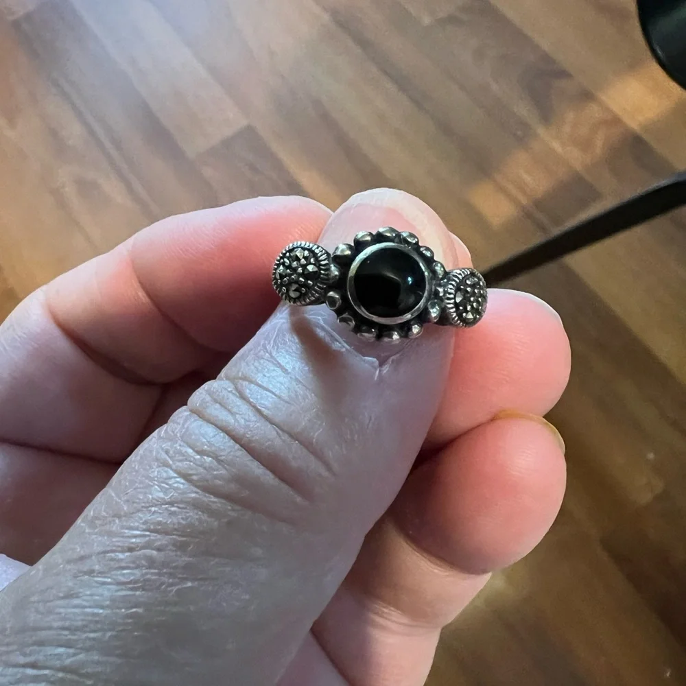 Vintage black onyx and maracasites art deco sterling silver ring size 7.
